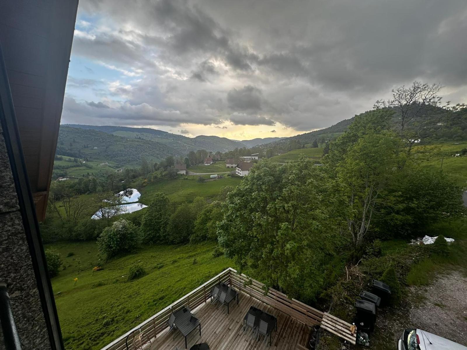 Les Chalets Bambi & Jacuzzi Privatif Ла Брес Стая снимка